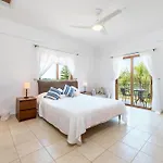Elena Gardens Vila *